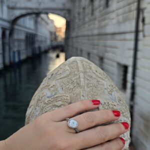 Anillo Luce con Murano facetado blanco