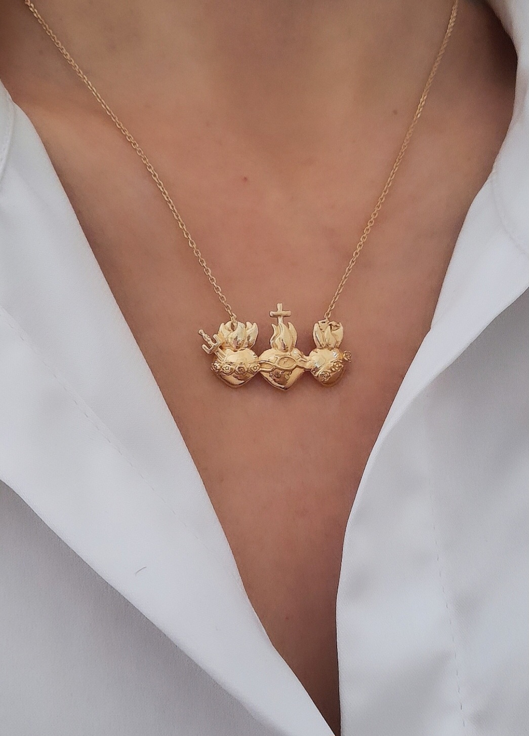 collar sagrados corazones de la Sagrada Familia plata de ley con baño de oro zue joyas