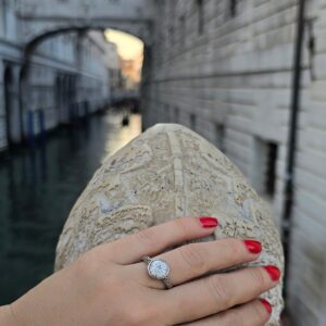 Anillo Luce con Murano facetado blanco