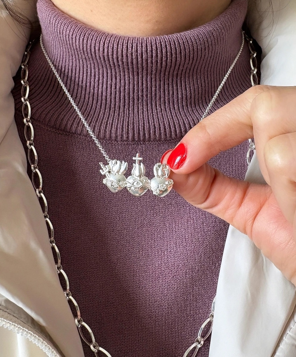 collar sagrados corazones de la Sagrada Familia plata de ley zue joyas