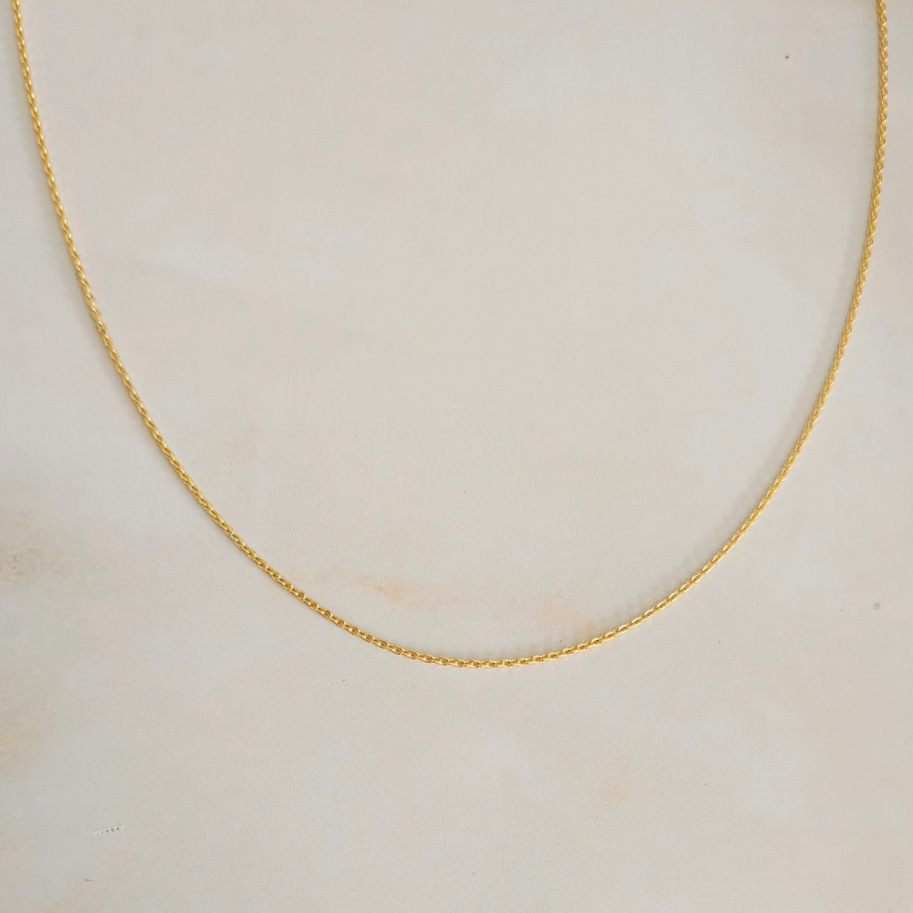 cadena dorada fina minimal plata de ley con baño de oro zue joyas