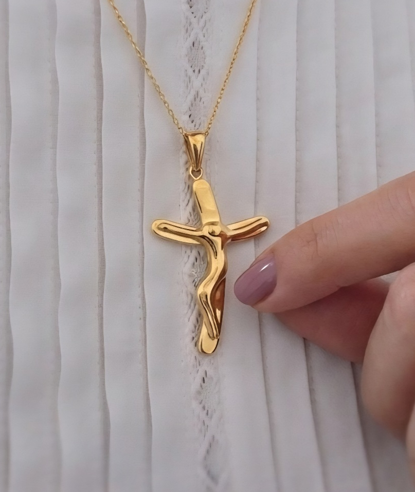 crucifijo lumina plata de ley con baño de oro cruz católica Zué Joyas