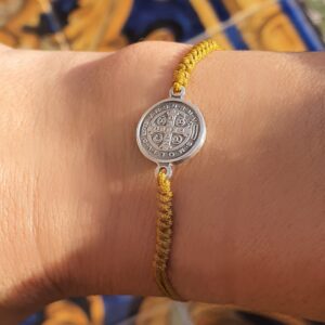Pulsera San Benito, hilo y plata