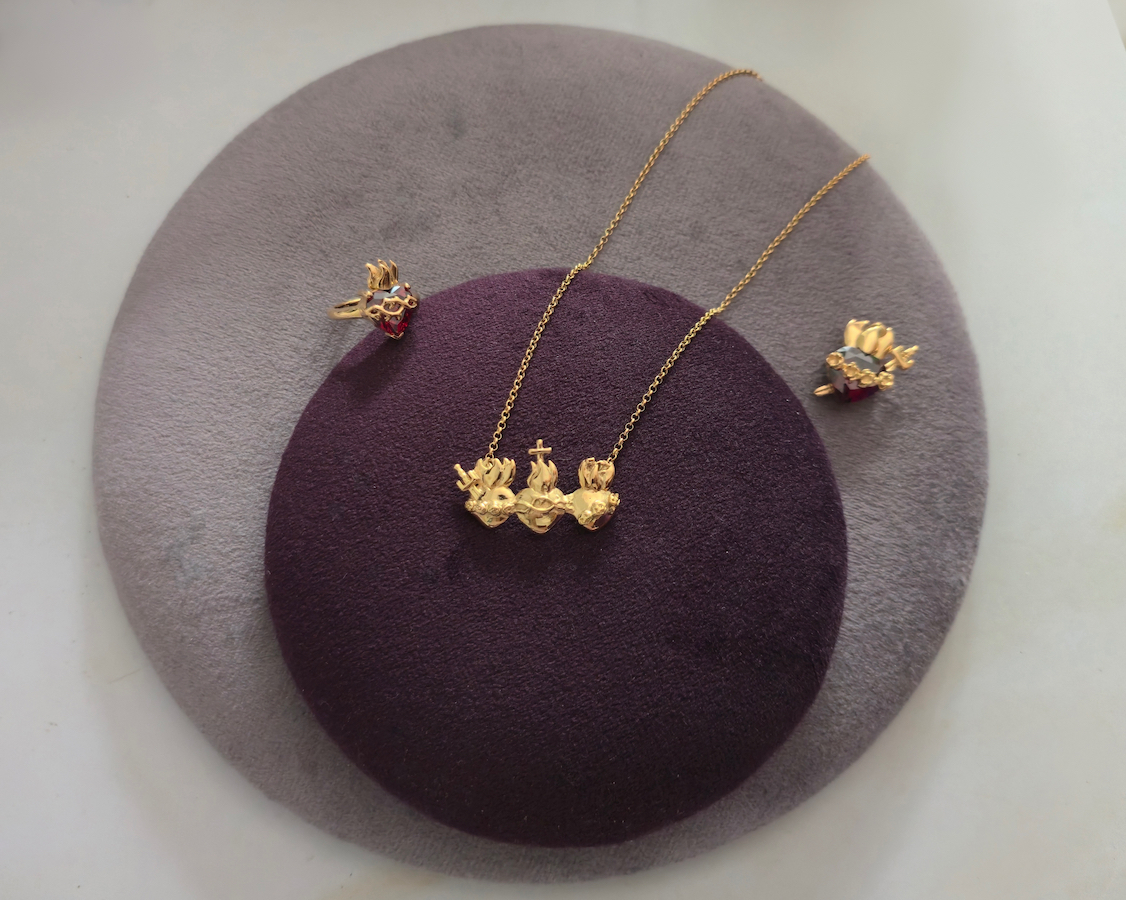 Colección Sagrados Corazones en plata de ley · Zué Joyas